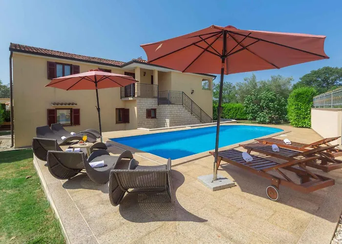 Apartment In Porec 43010