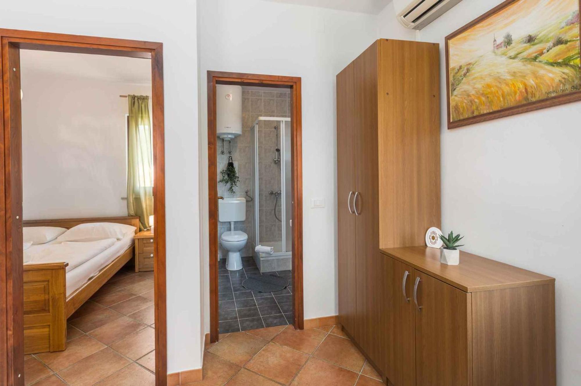 Apartment In 43010 Poreč